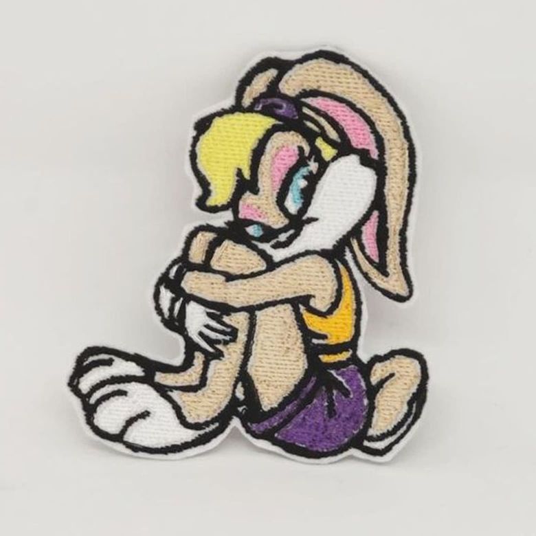 Fotografia della toppa ricamata di Lola Bunny, personaggio dei cartoni animati Warner Bros